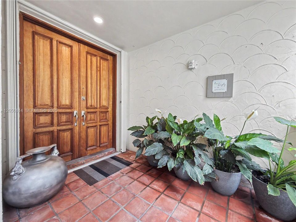 For Rent: $20,000 (3 beds, 3 baths, 2744 Square Feet)