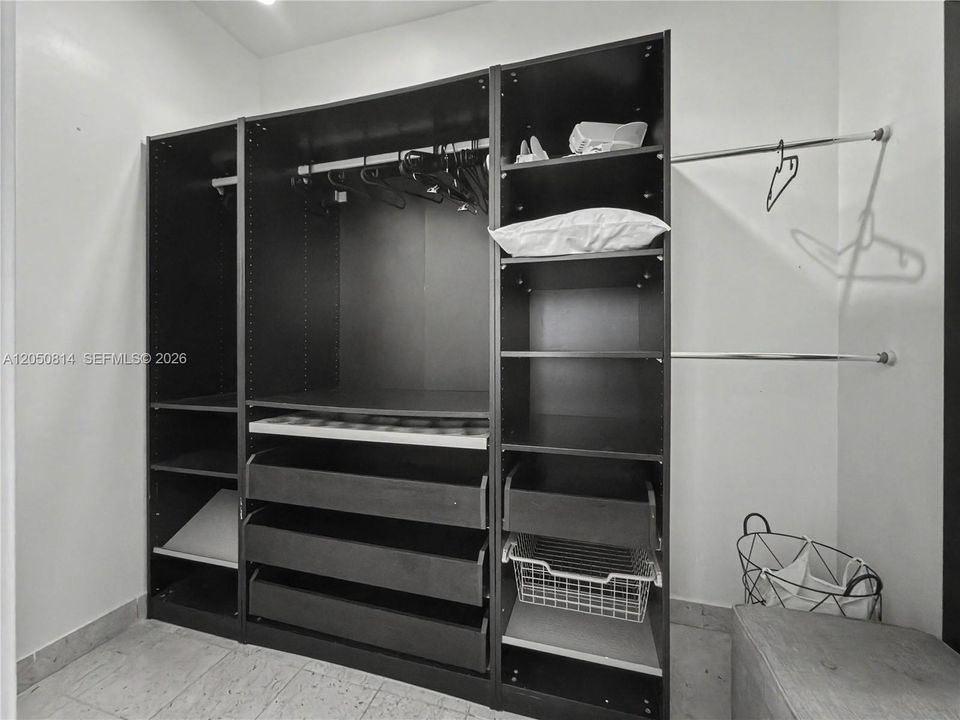 For Rent: $20,000 (3 beds, 3 baths, 2744 Square Feet)