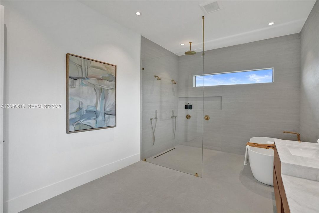 For Sale: $5,600,000 (5 beds, 6 baths, 5105 Square Feet)