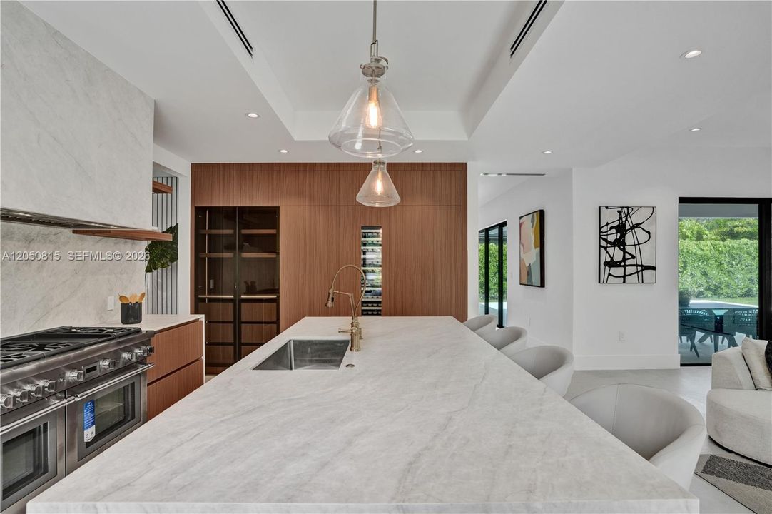 For Sale: $5,600,000 (5 beds, 6 baths, 5105 Square Feet)