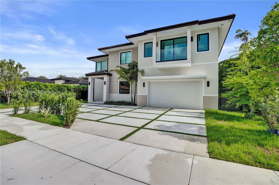 For Sale: $5,600,000 (5 beds, 6 baths, 5105 Square Feet)