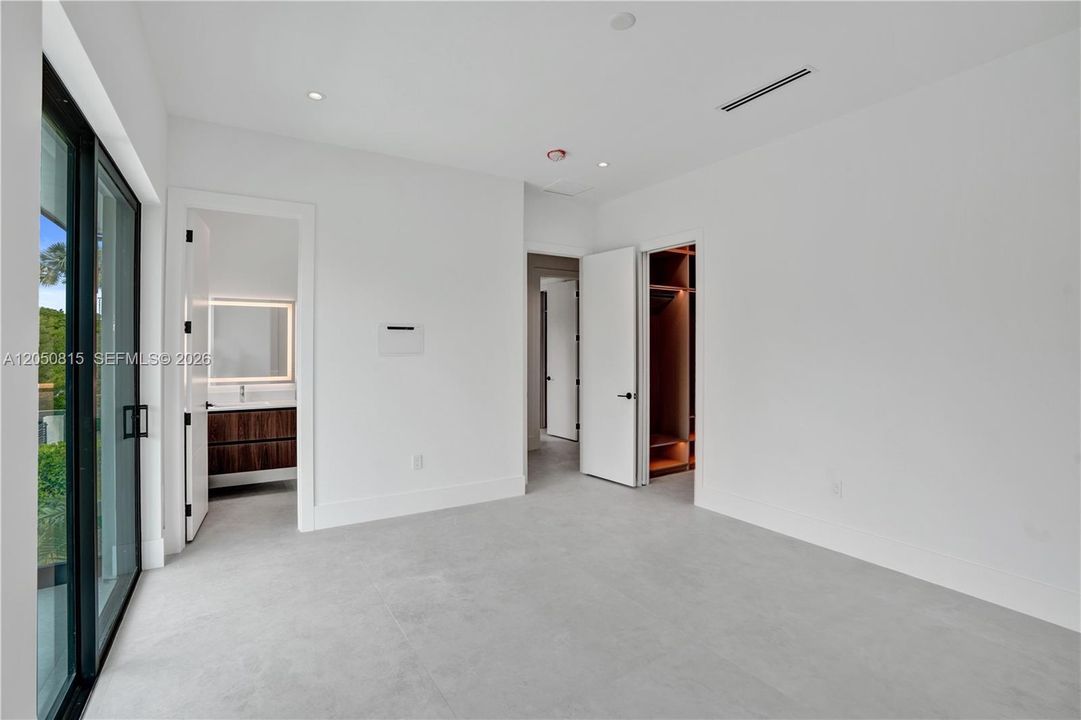 For Sale: $5,600,000 (5 beds, 6 baths, 5105 Square Feet)