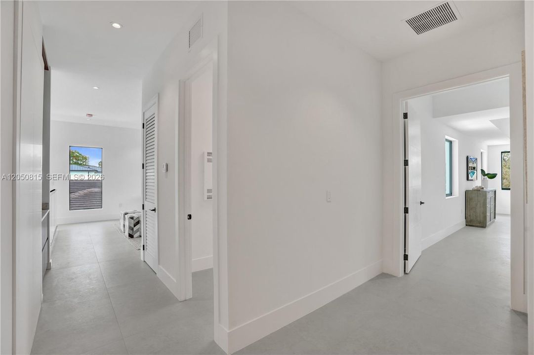 For Sale: $5,600,000 (5 beds, 6 baths, 5105 Square Feet)