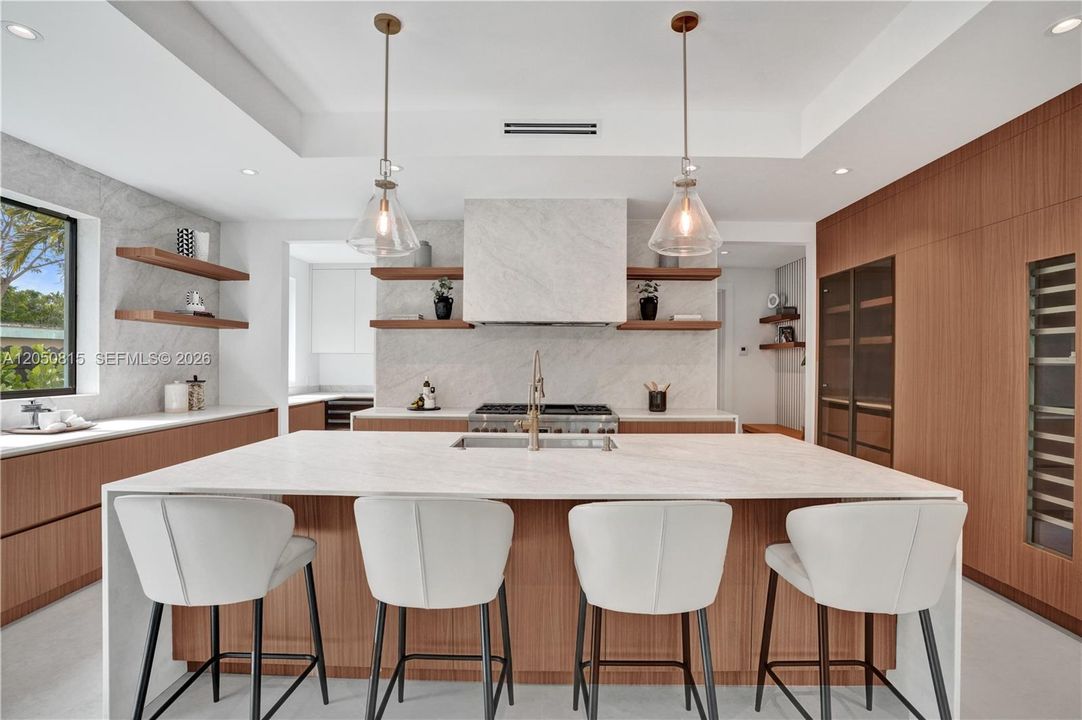 For Sale: $5,600,000 (5 beds, 6 baths, 5105 Square Feet)
