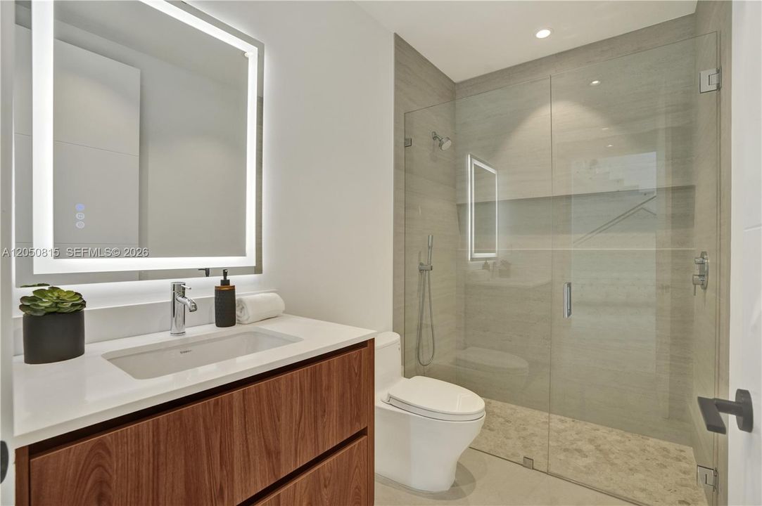 For Sale: $5,600,000 (5 beds, 6 baths, 5105 Square Feet)