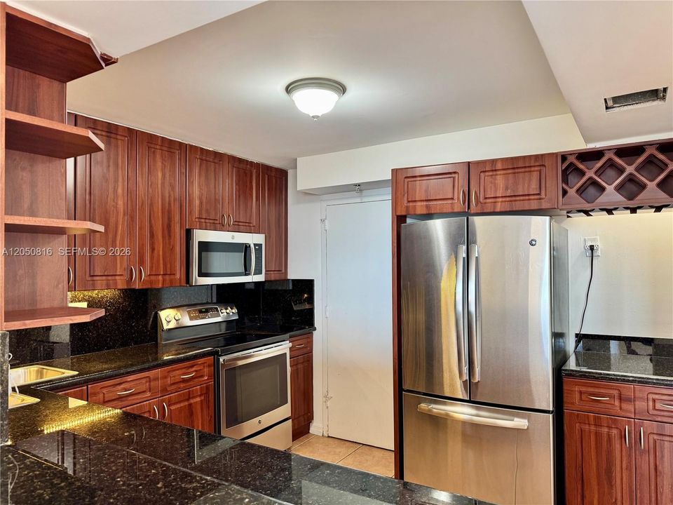 В аренду: $2,450 (2 спален, 2 ванн, 1058 Квадратных фут)
