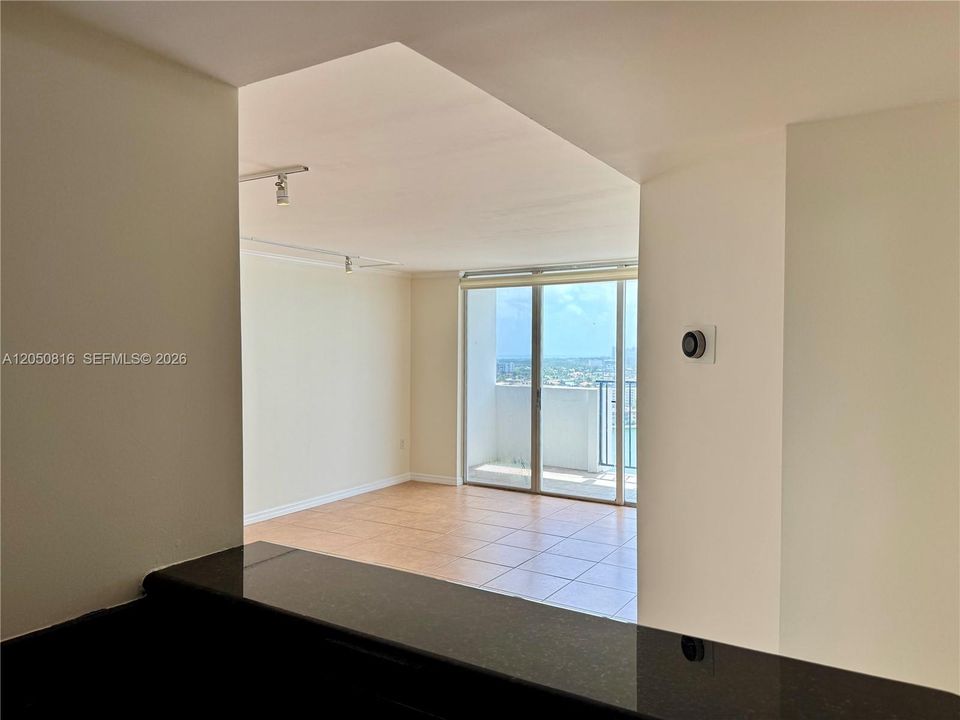 В аренду: $2,450 (2 спален, 2 ванн, 1058 Квадратных фут)