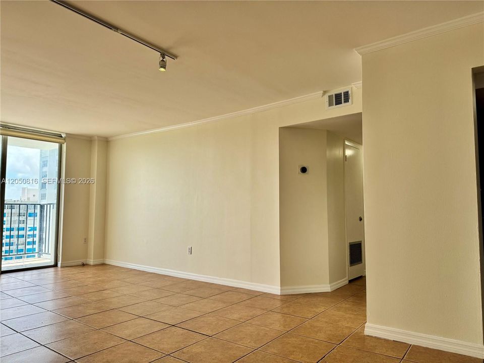 В аренду: $2,450 (2 спален, 2 ванн, 1058 Квадратных фут)