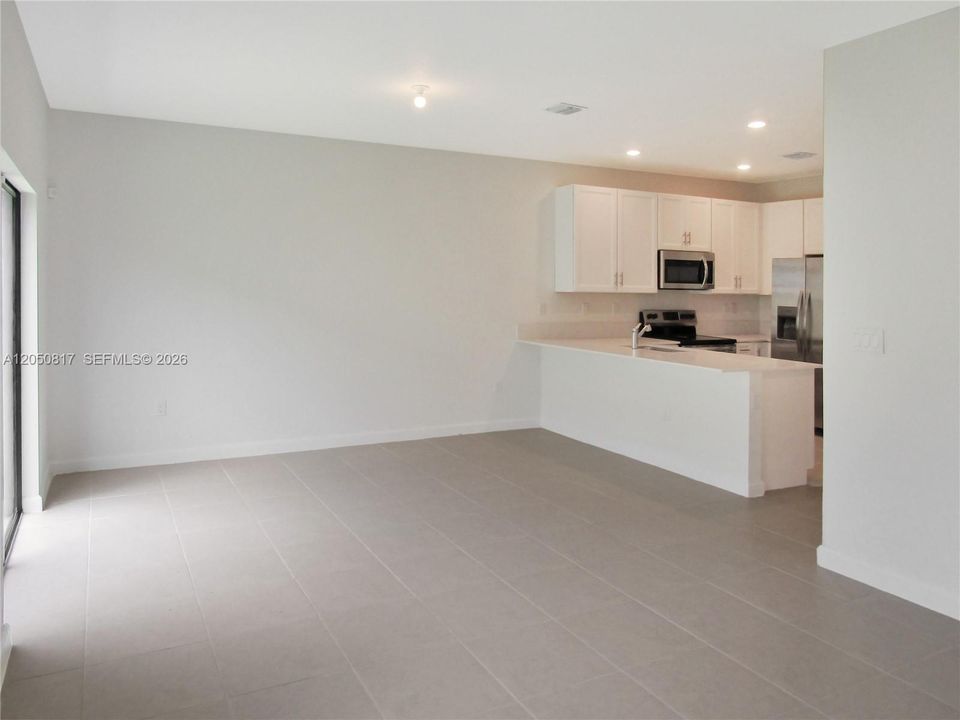 Activo con contrato: $399,000 (3 camas, 2 baños, 1695 Pies cuadrados)