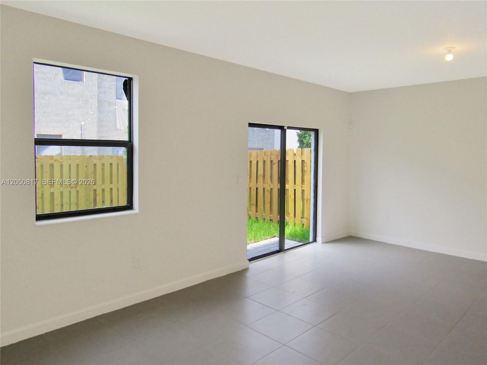 Activo con contrato: $399,000 (3 camas, 2 baños, 1695 Pies cuadrados)