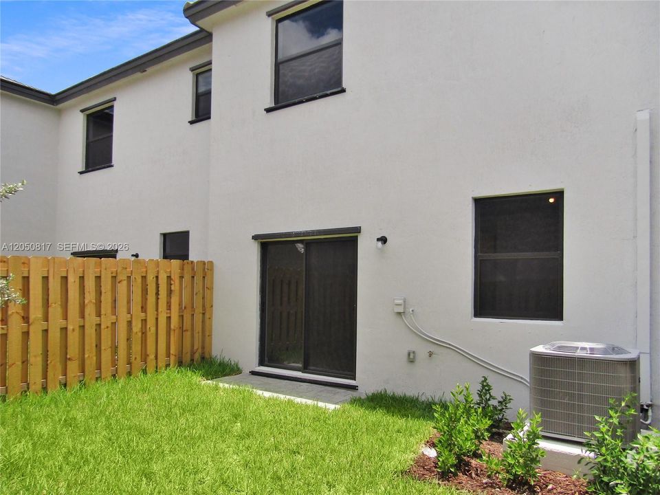 Activo con contrato: $399,000 (3 camas, 2 baños, 1695 Pies cuadrados)