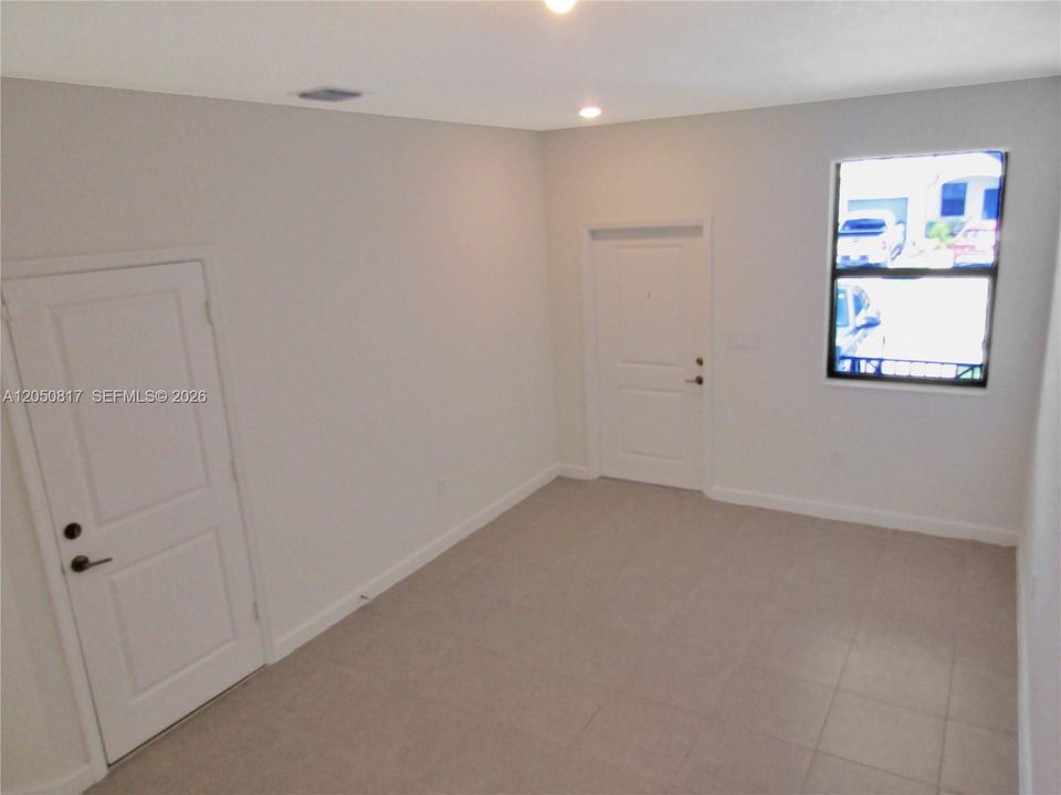 Activo con contrato: $399,000 (3 camas, 2 baños, 1695 Pies cuadrados)