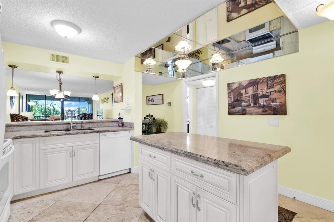 5734 Coral Lake Dr, Margate - 24