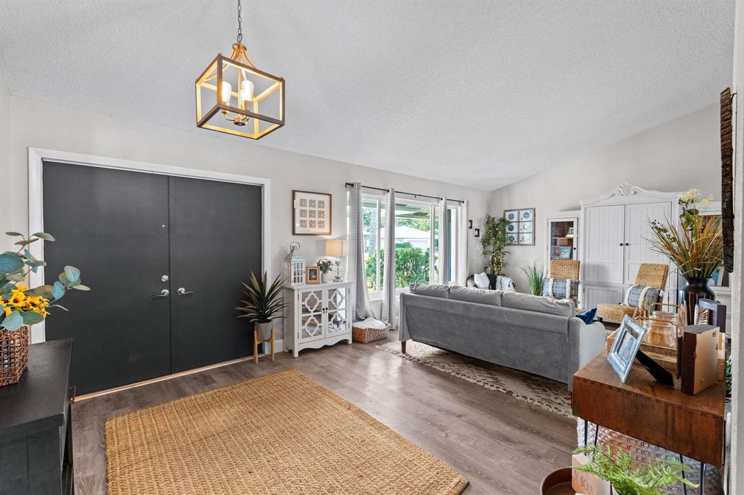 6-web-or-mls-A7408296