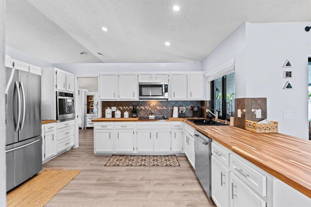 18-web-or-mls-A7408371