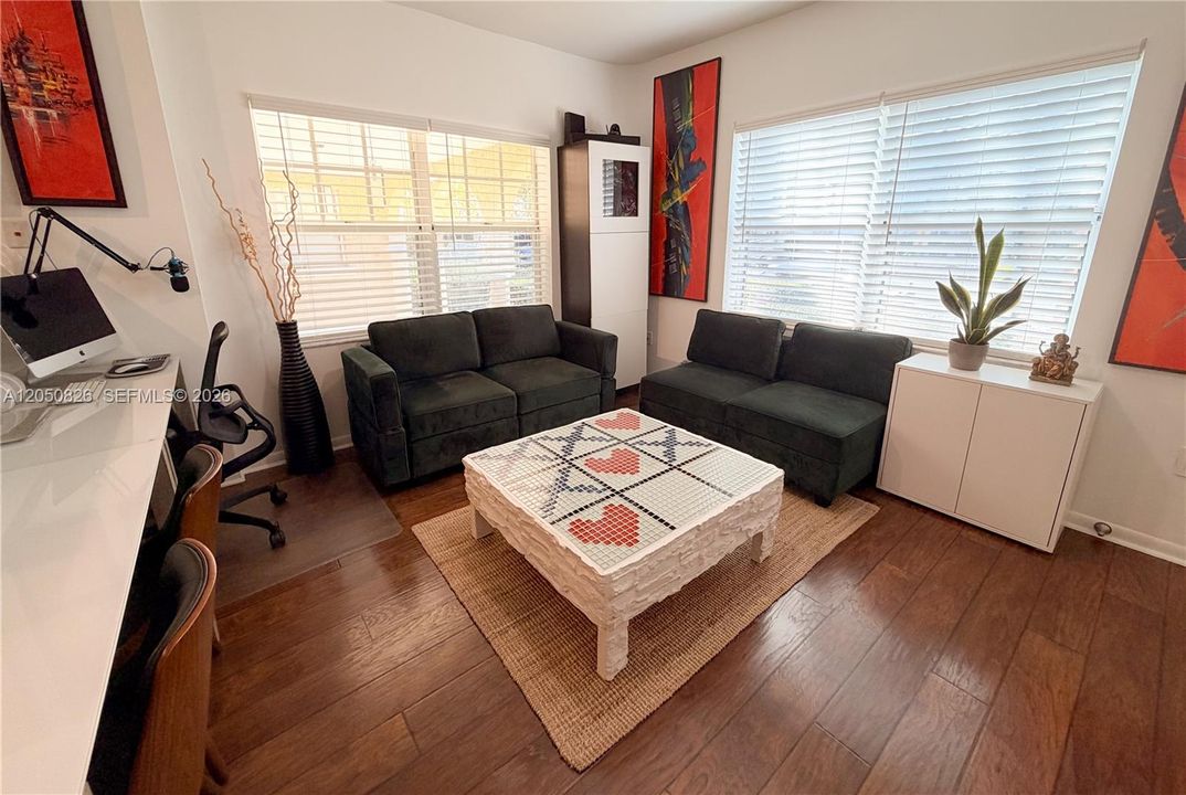 For Sale: $289,000 (1 beds, 1 baths, 460 Square Feet)