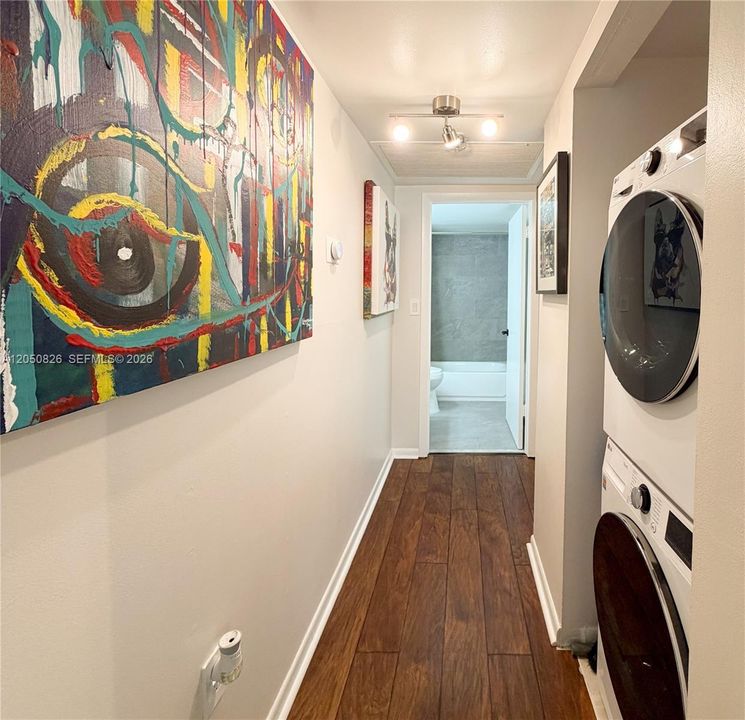 For Sale: $289,000 (1 beds, 1 baths, 460 Square Feet)
