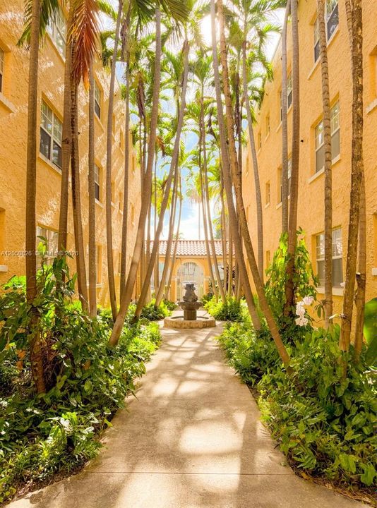 For Sale: $289,000 (1 beds, 1 baths, 460 Square Feet)