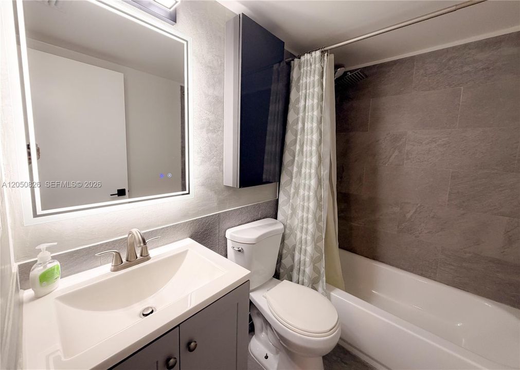 For Sale: $289,000 (1 beds, 1 baths, 460 Square Feet)