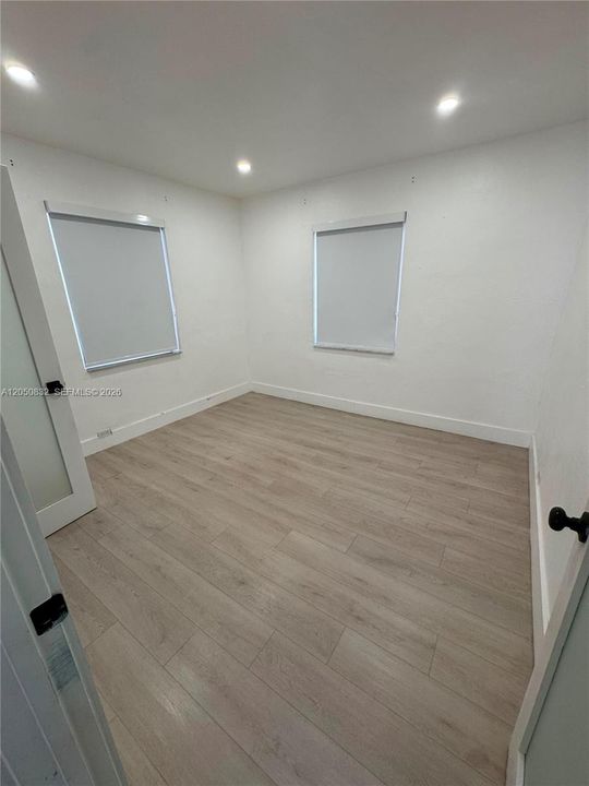 For Sale: $575,000 (2 beds, 1 baths, 720 Square Feet)