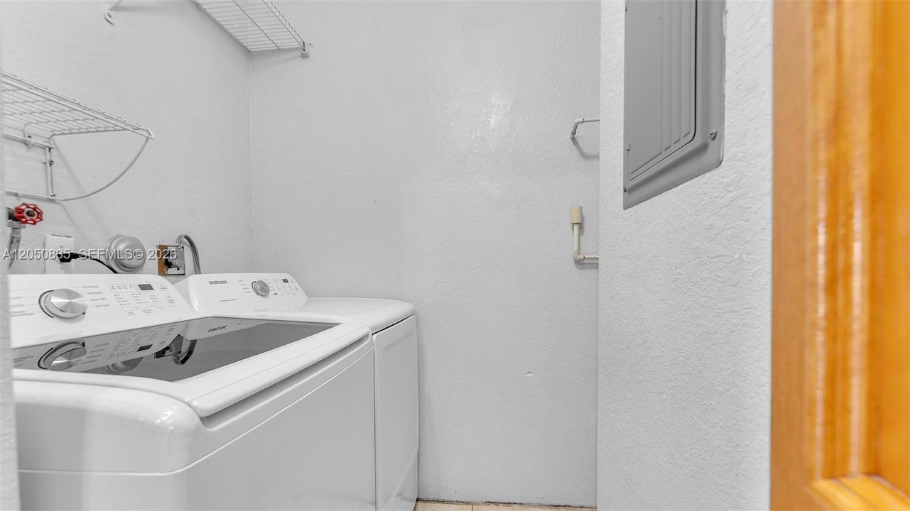 En Renta: $2,950 (3 camas, 2 baños, 1182 Pies cuadrados)