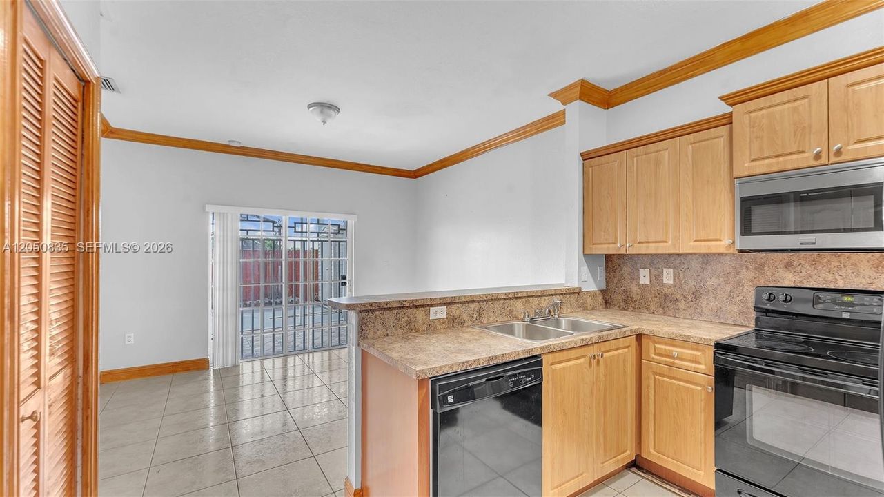 En Renta: $2,950 (3 camas, 2 baños, 1182 Pies cuadrados)
