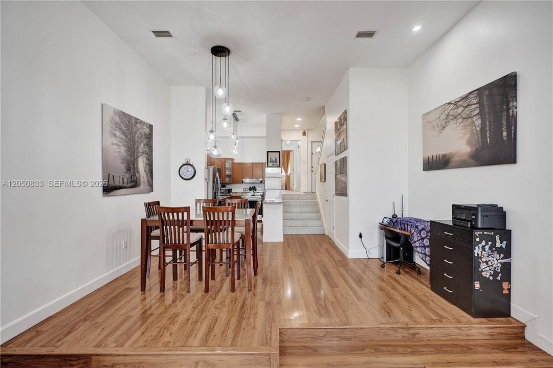 For Sale: $775,000 (3 beds, 3 baths, 1500 Square Feet)