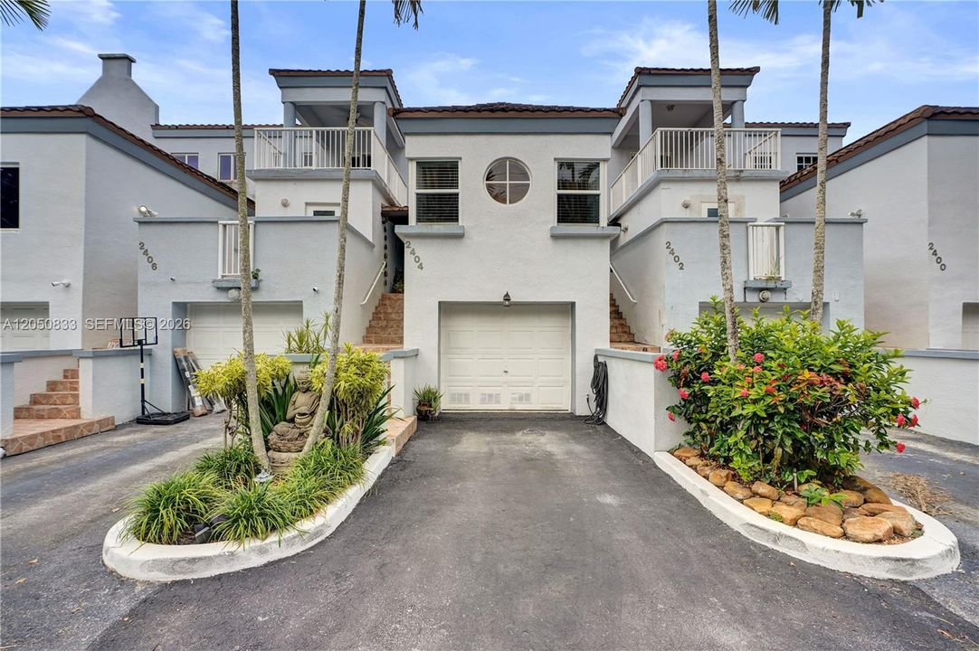 For Sale: $775,000 (3 beds, 3 baths, 1500 Square Feet)