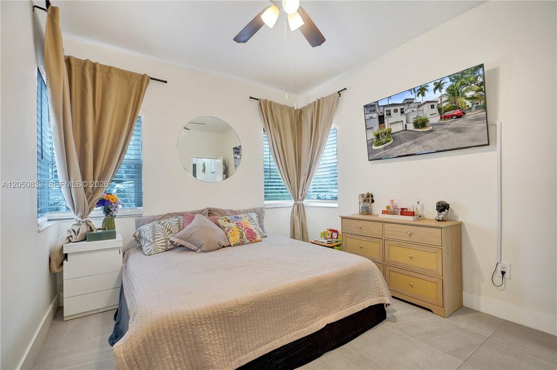 For Sale: $775,000 (3 beds, 3 baths, 1500 Square Feet)