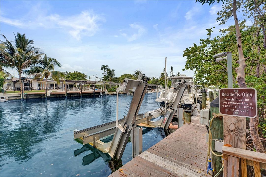 For Sale: $775,000 (3 beds, 3 baths, 1500 Square Feet)