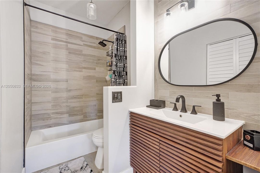 For Sale: $775,000 (3 beds, 3 baths, 1500 Square Feet)