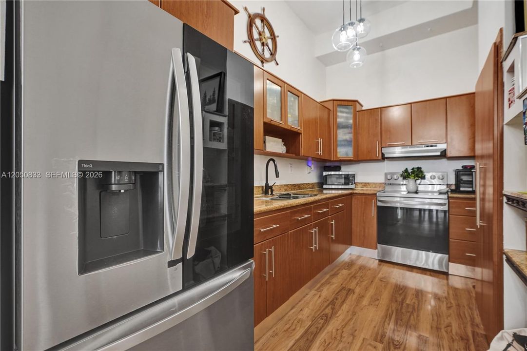 For Sale: $775,000 (3 beds, 3 baths, 1500 Square Feet)