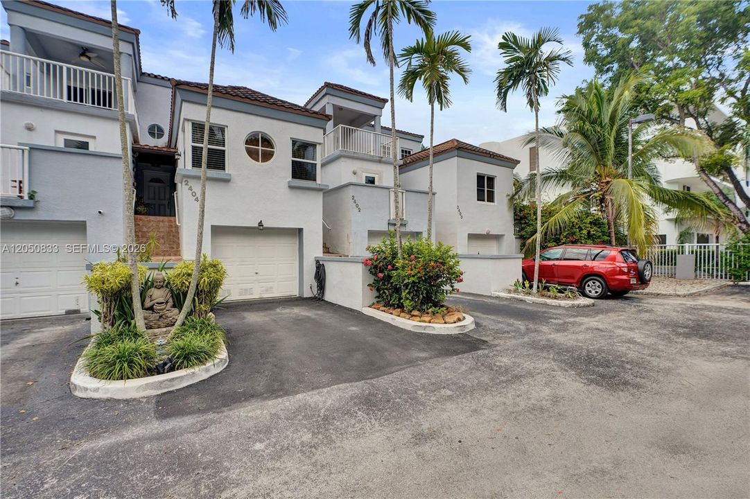 For Sale: $775,000 (3 beds, 3 baths, 1500 Square Feet)