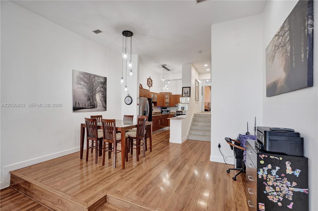 For Sale: $775,000 (3 beds, 3 baths, 1500 Square Feet)