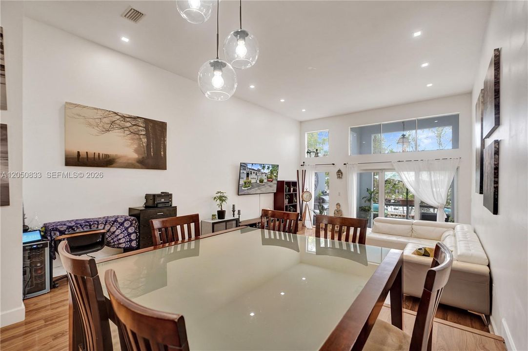 For Sale: $775,000 (3 beds, 3 baths, 1500 Square Feet)