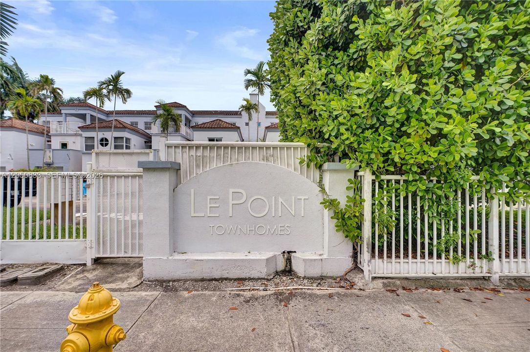 For Sale: $775,000 (3 beds, 3 baths, 1500 Square Feet)