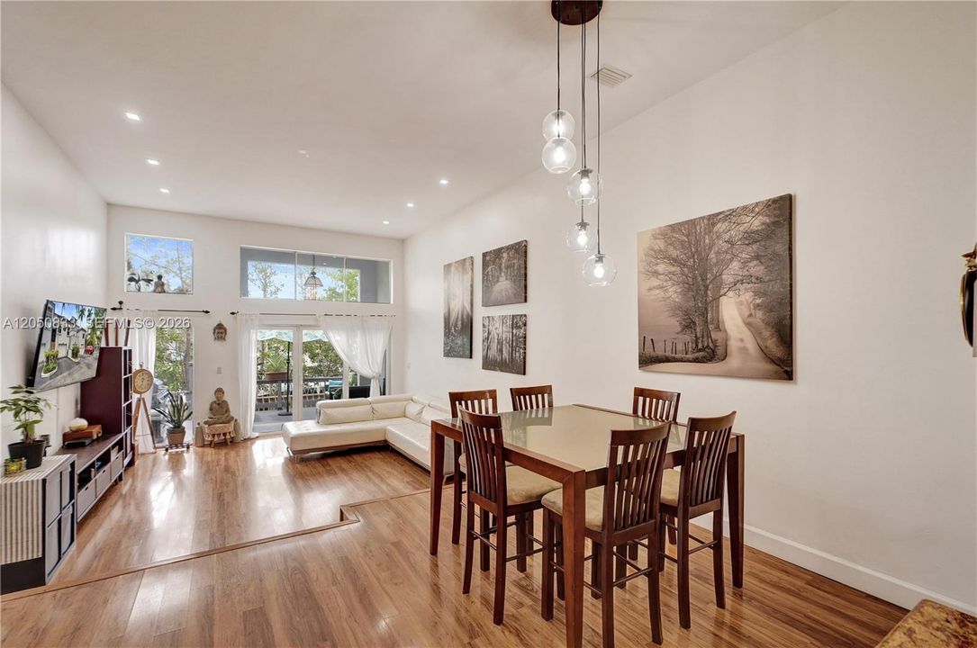 For Sale: $775,000 (3 beds, 3 baths, 1500 Square Feet)