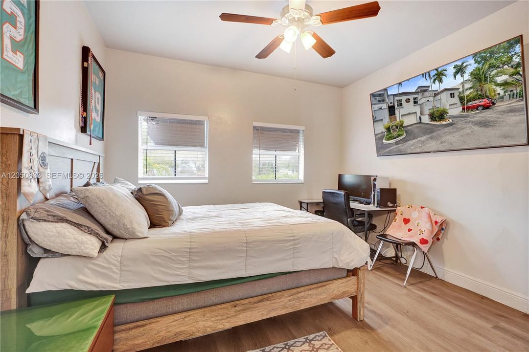 For Sale: $775,000 (3 beds, 3 baths, 1500 Square Feet)
