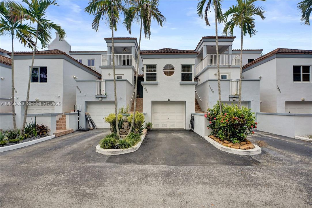 For Sale: $775,000 (3 beds, 3 baths, 1500 Square Feet)