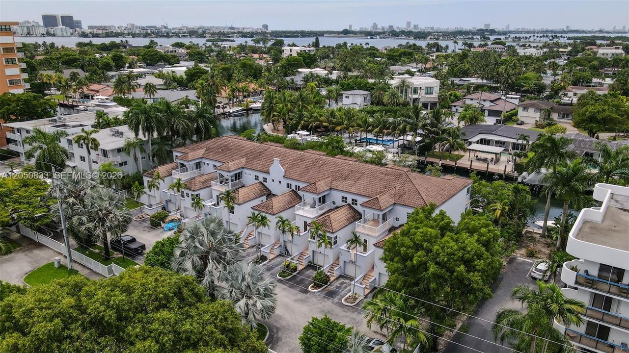 For Sale: $775,000 (3 beds, 3 baths, 1500 Square Feet)