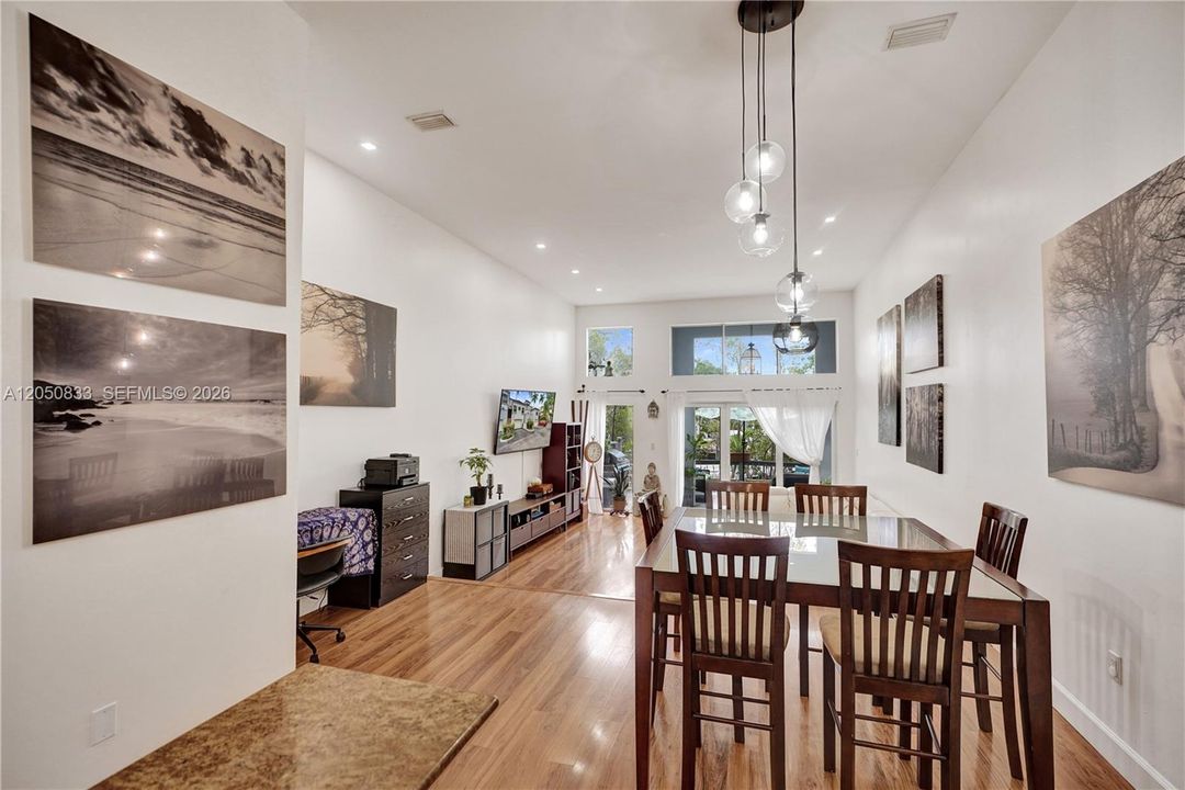 For Sale: $775,000 (3 beds, 3 baths, 1500 Square Feet)
