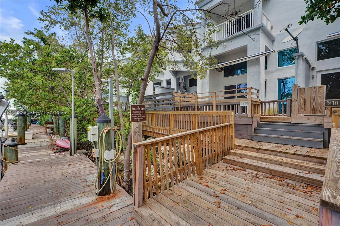 For Sale: $775,000 (3 beds, 3 baths, 1500 Square Feet)