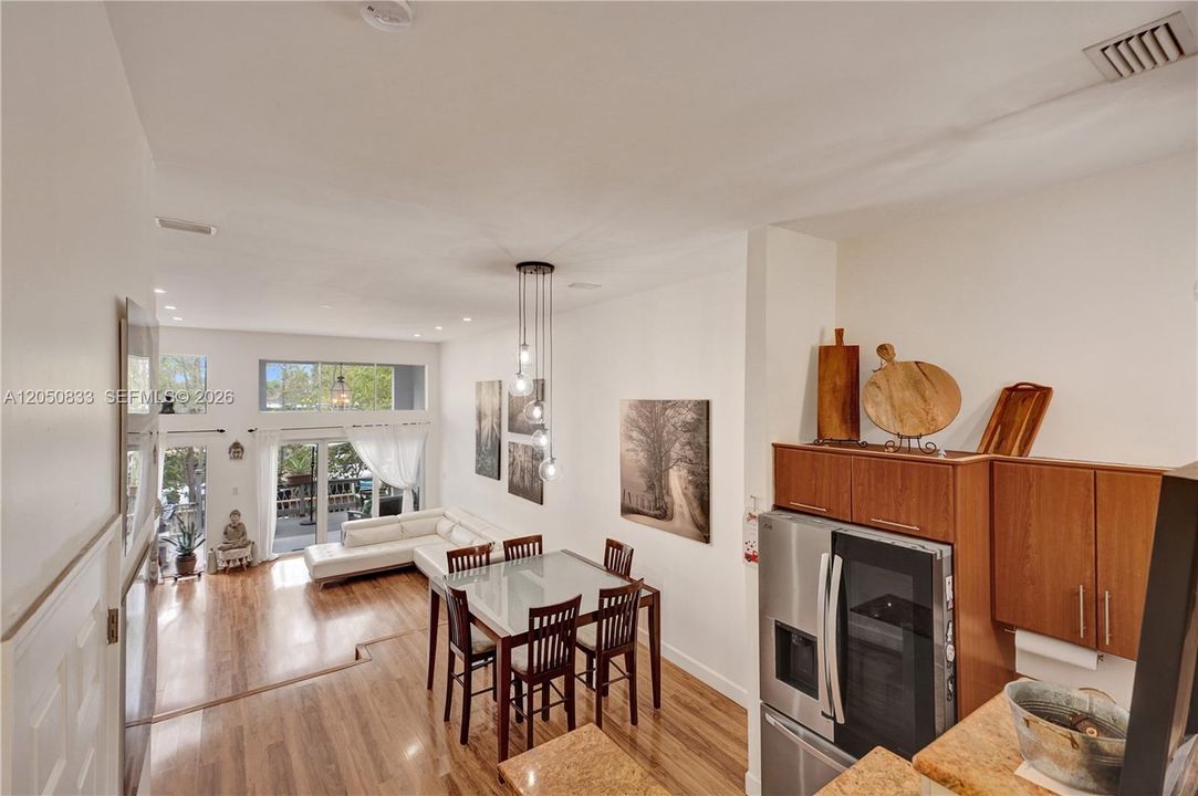 For Sale: $775,000 (3 beds, 3 baths, 1500 Square Feet)