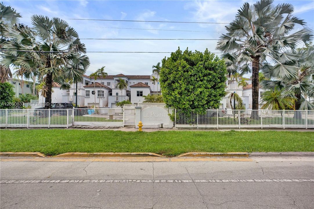 For Sale: $775,000 (3 beds, 3 baths, 1500 Square Feet)