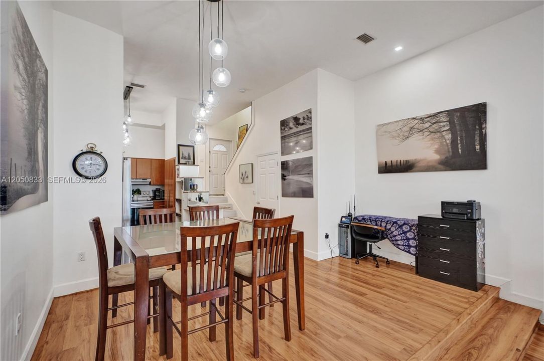 For Sale: $775,000 (3 beds, 3 baths, 1500 Square Feet)