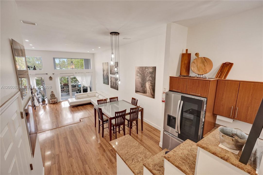 For Sale: $775,000 (3 beds, 3 baths, 1500 Square Feet)