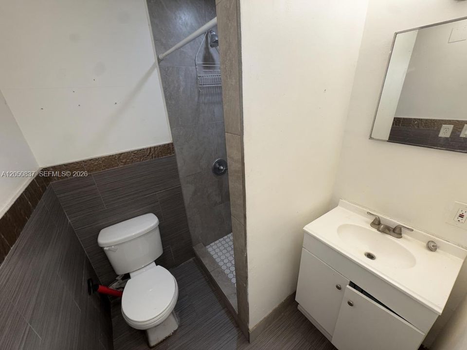 For Rent: $2,149 (4 beds, 2 baths, 2768 Square Feet)