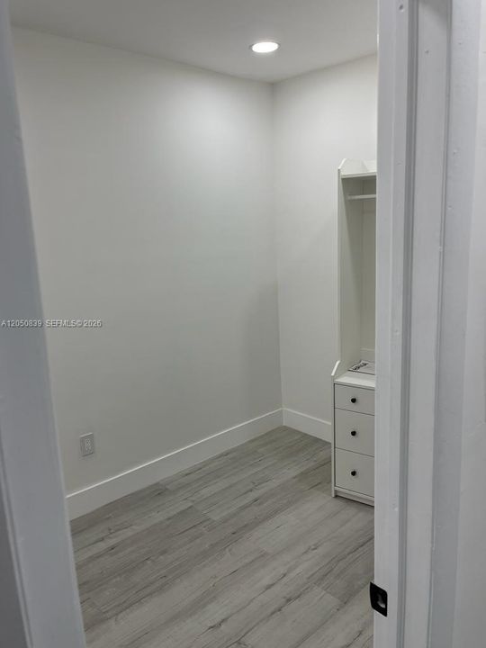 В аренду: $2,350 (2 спален, 1 ванн, 900 Квадратных фут)