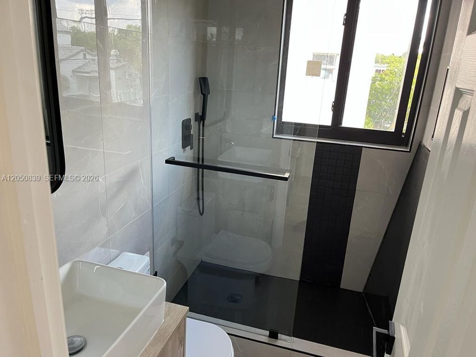В аренду: $2,350 (2 спален, 1 ванн, 900 Квадратных фут)