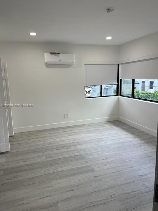 В аренду: $2,350 (2 спален, 1 ванн, 900 Квадратных фут)